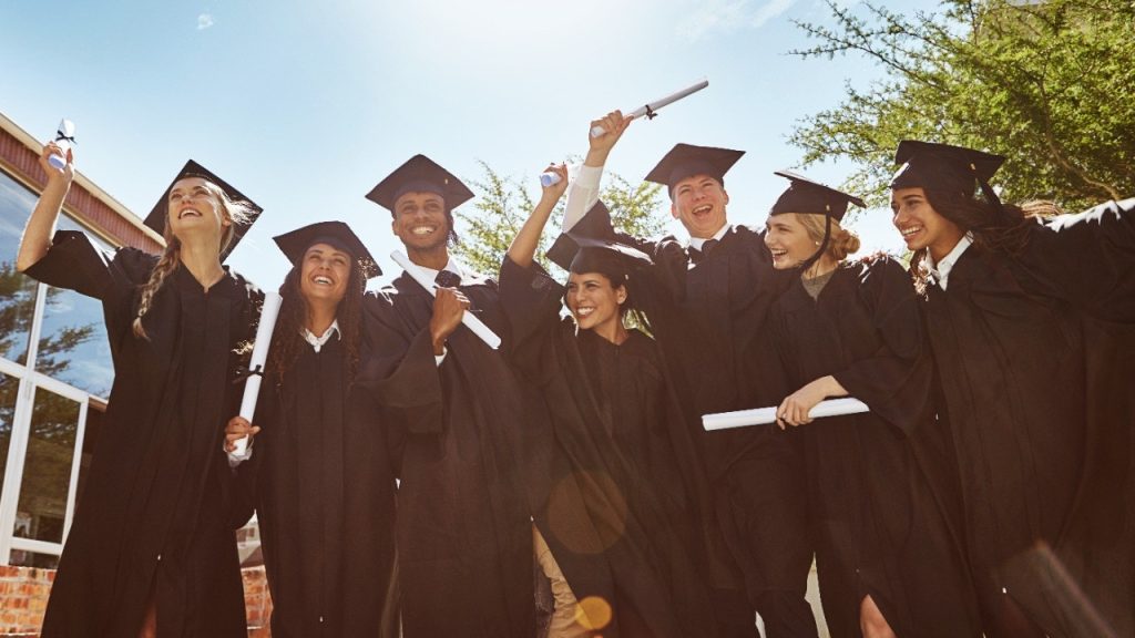 Expert offers financial planning tips for new college grads