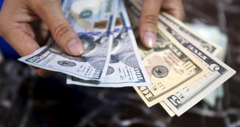 Dollar steadies ahead of Jackson Hole; sterling weak on recession fears