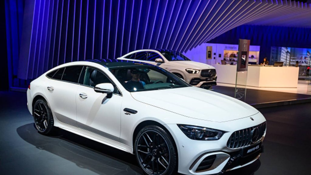 Mercedes-Benz shares fall 6% as profit falls; CFO bemoans ‘brutal’ EV pricing