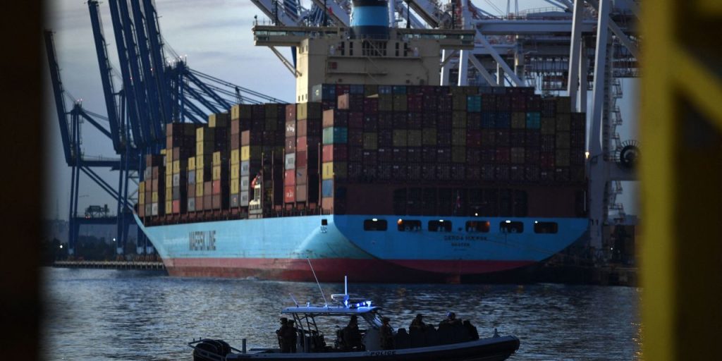 U.S. trade deficit in goods widens 1.3%, modest drag for GDP growth in third quarter