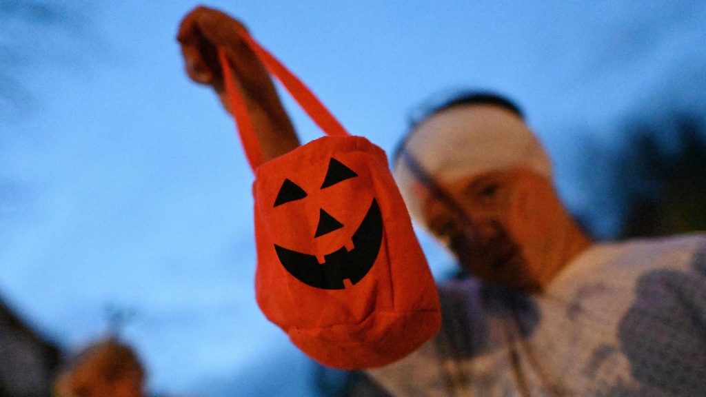 Investors Are Trick-Or-Treating With Mondelez This Halloween
