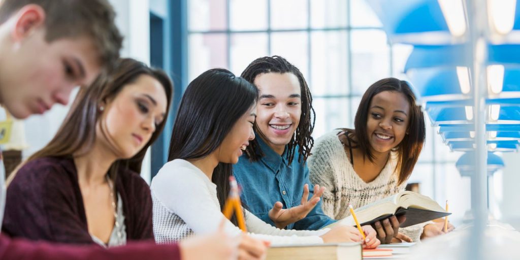 What early-decision college applicants can do about the FAFSA delay