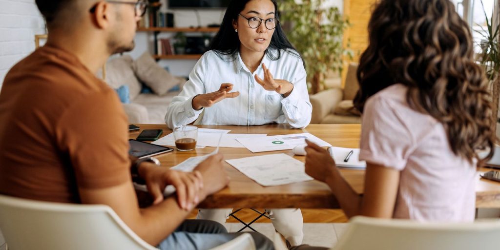 ‘I’m feeling the pain with you.’ What financial advisers do to keep you from panicking about stocks.