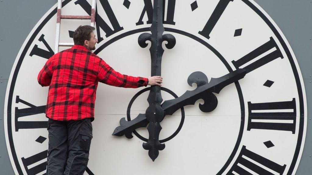 Daylight-saving time: When does the time change this weekend, and why?