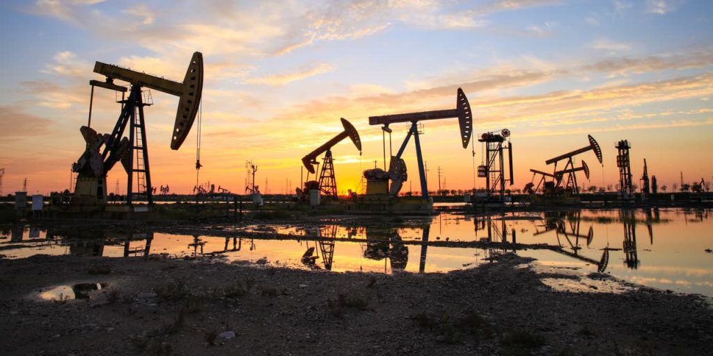 Oil prices post weekly gains amid rising Middle East tensions